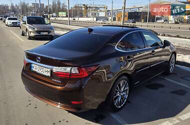 Седан Lexus ES 2016 в Киеве