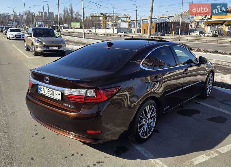 Седан Lexus ES 2016 в Киеве