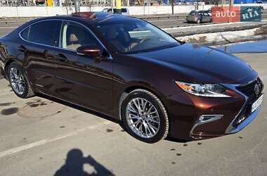 Седан Lexus ES 2016 в Киеве