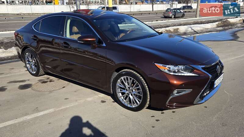 Седан Lexus ES 2016 в Киеве