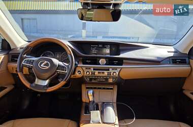 Седан Lexus ES 2016 в Киеве