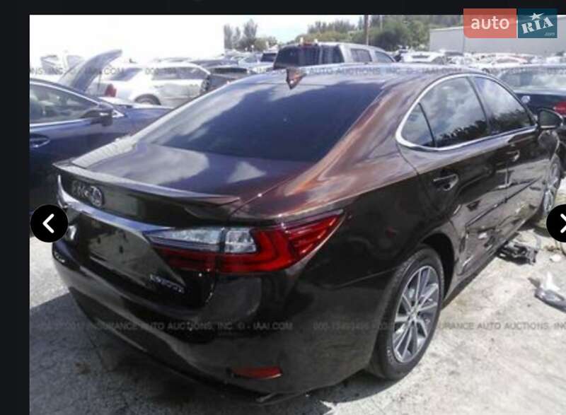Седан Lexus ES 2016 в Киеве
