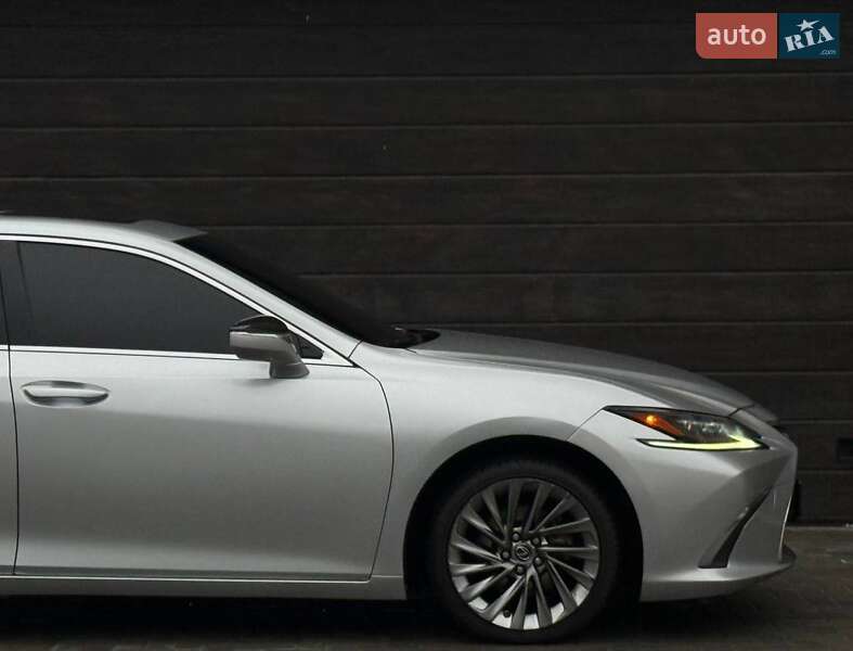 Седан Lexus ES 2019 в Николаеве