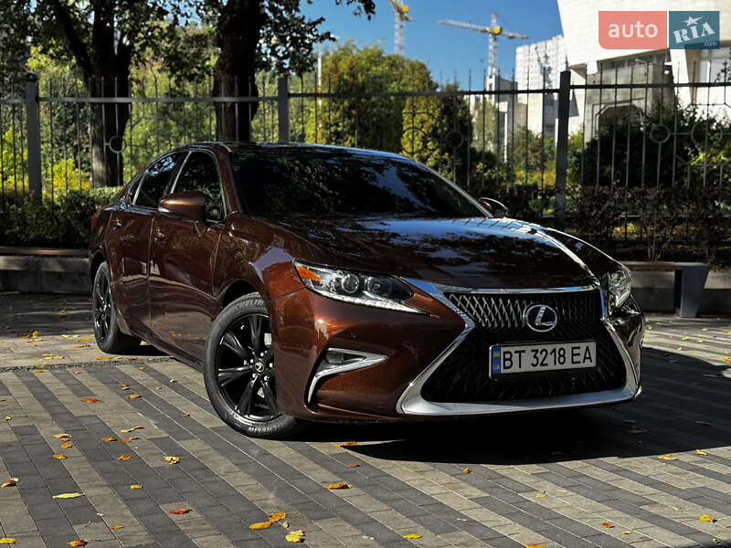 Седан Lexus ES 2016 в Киеве