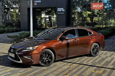Седан Lexus ES 2016 в Киеве