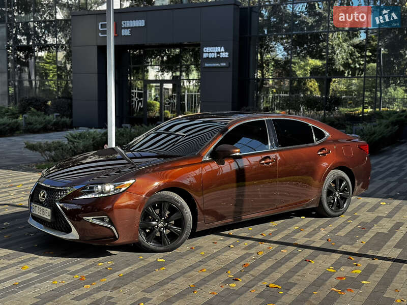 Седан Lexus ES 2016 в Киеве
