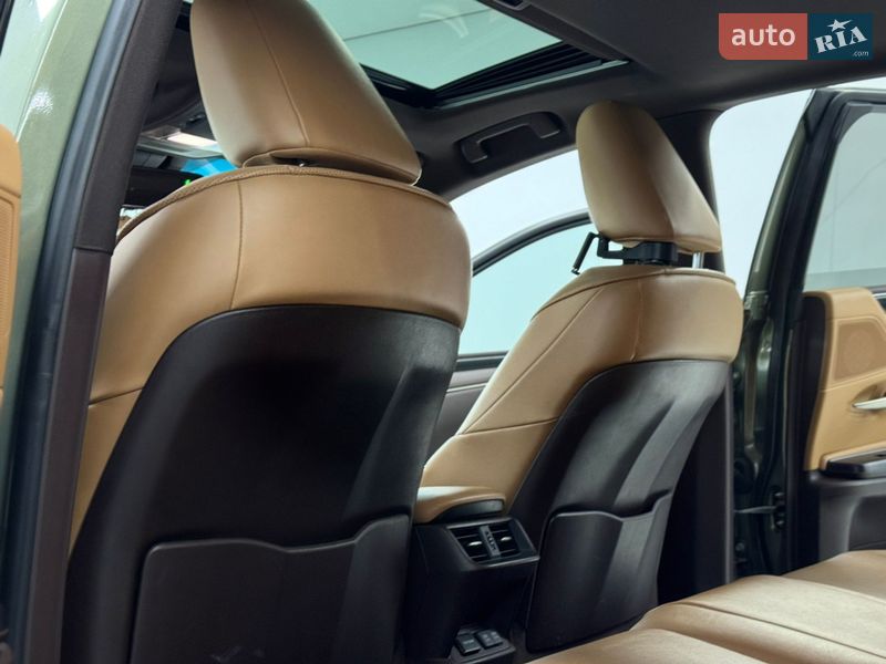 Седан Lexus ES 2020 в Одесі