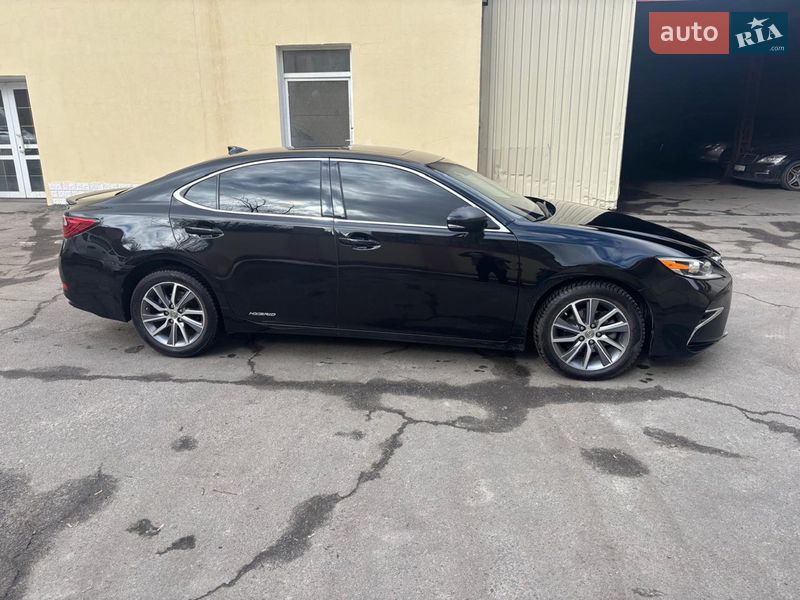 Седан Lexus ES 2015 в Полтаве