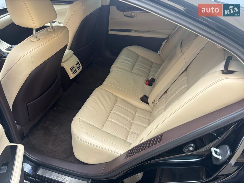Седан Lexus ES 2015 в Полтаве