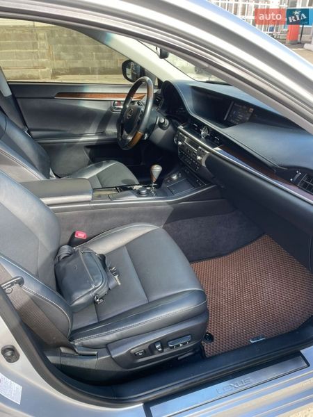 Седан Lexus ES 2014 в Киеве фото 34 Седан Lexus ES 2014 в Киеве