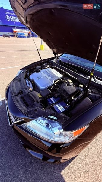 Седан Lexus ES 2015 в Рівному