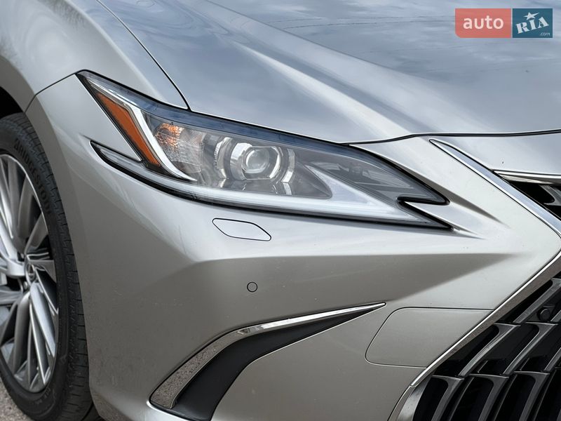 Седан Lexus ES 2024 в Рівному
