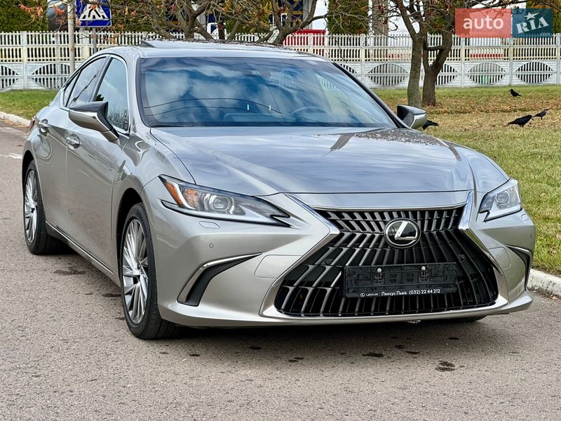 Седан Lexus ES 2024 в Рівному