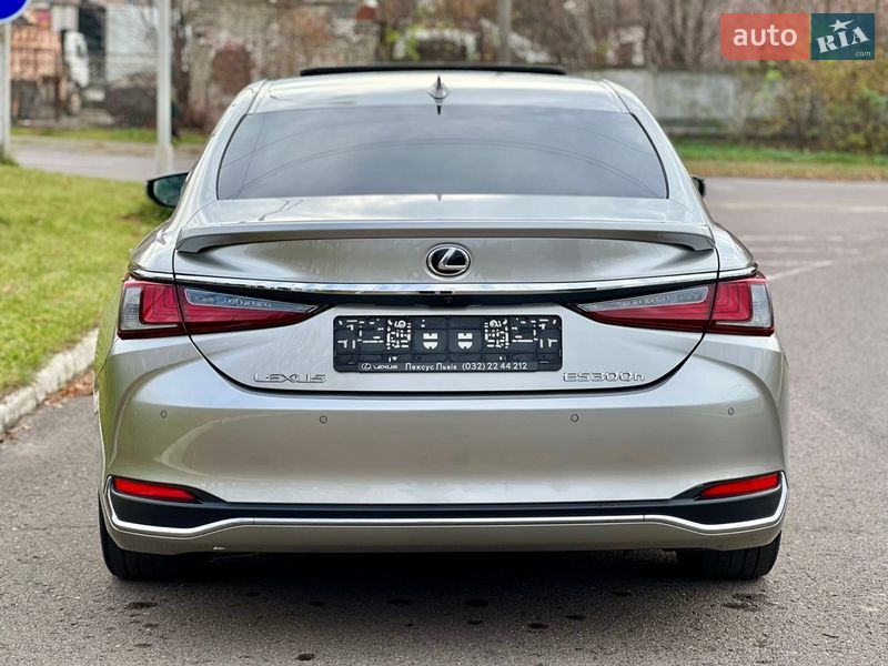 Седан Lexus ES 2024 в Рівному