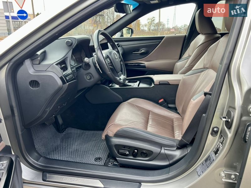 Седан Lexus ES 2024 в Рівному