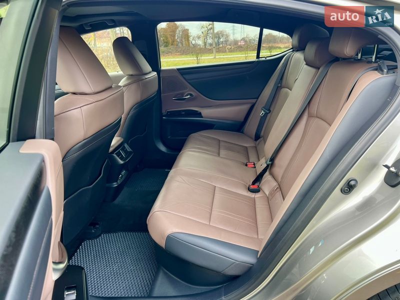 Седан Lexus ES 2024 в Рівному