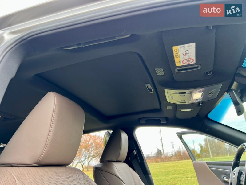 Седан Lexus ES 2024 в Рівному