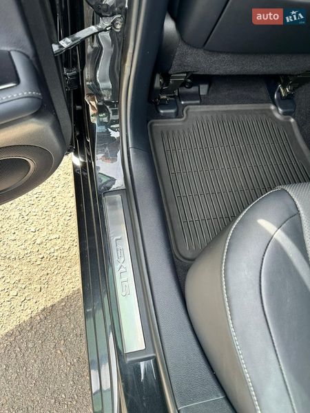 Седан Lexus ES 2016 в П'ятихатках