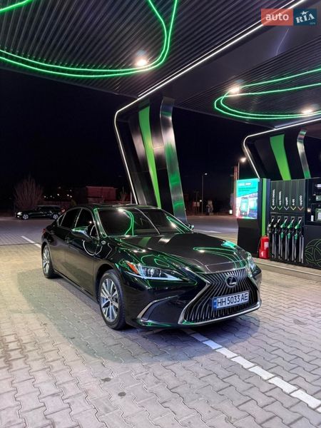 Седан Lexus ES 2018 в Одесі
