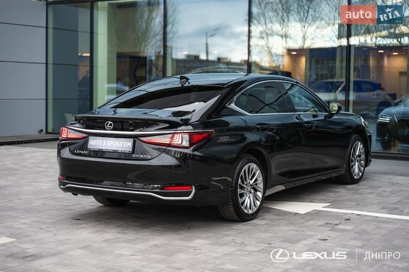 Седан Lexus ES 2024 в Дніпрі