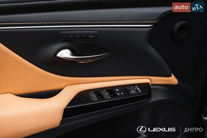 Седан Lexus ES 2024 в Дніпрі