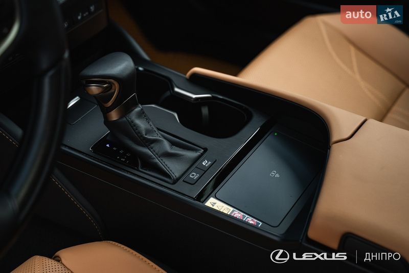 Седан Lexus ES 2024 в Дніпрі