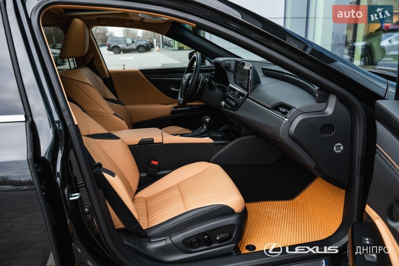 Седан Lexus ES 2024 в Дніпрі