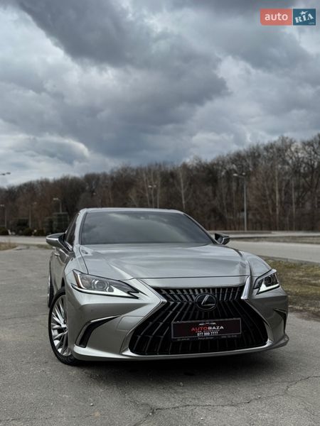 Lexus ES 2021