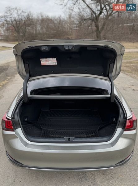 Седан Lexus ES 2021 в Дніпрі