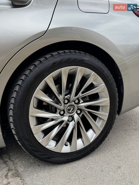 Седан Lexus ES 2021 в Дніпрі