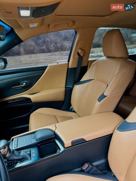 Седан Lexus ES 2021 в Дніпрі