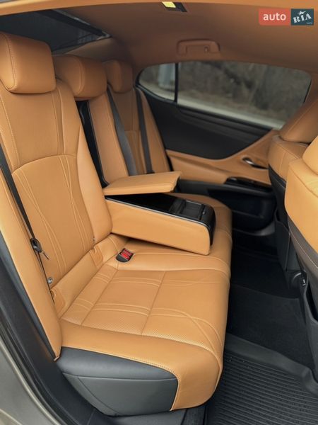 Седан Lexus ES 2021 в Дніпрі