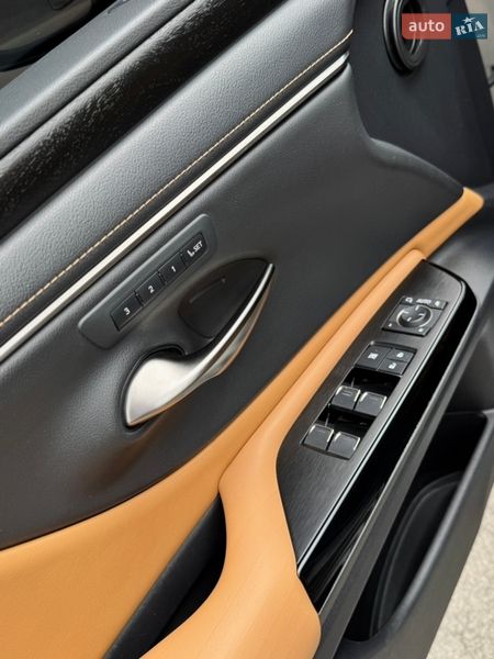 Седан Lexus ES 2021 в Дніпрі