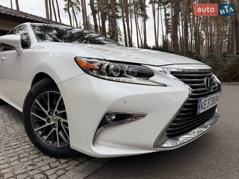 Седан Lexus ES 2016 в Новомосковську