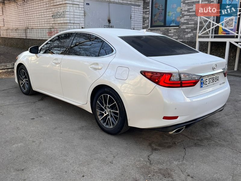 Седан Lexus ES 2016 в Новомосковську