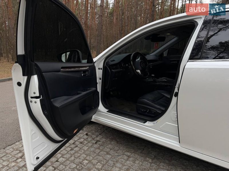 Седан Lexus ES 2016 в Новомосковську