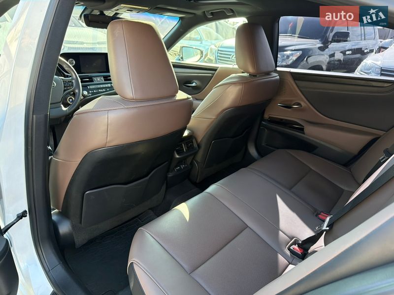 Седан Lexus ES 2022 в Одесі