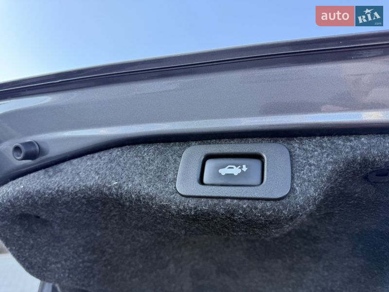 Седан Lexus ES 2016 в Дніпрі