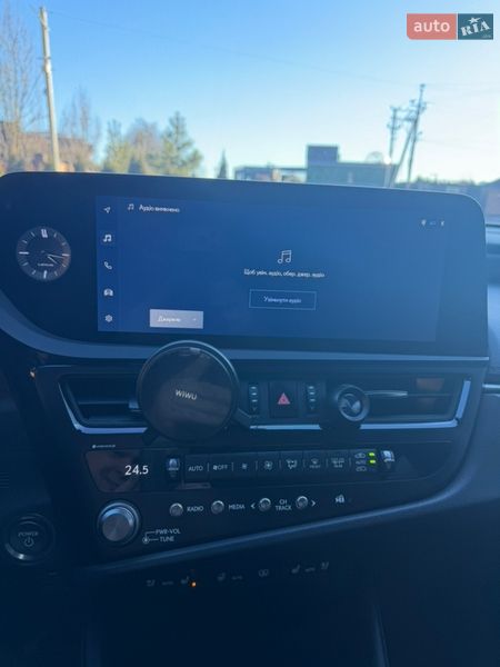 Седан Lexus ES 2022 в Виннице