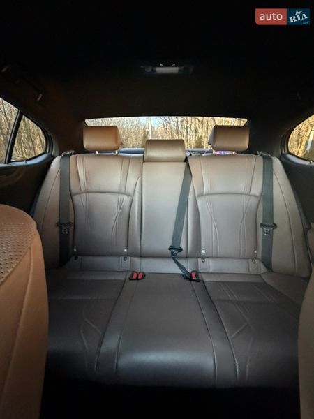 Седан Lexus ES 2022 в Виннице