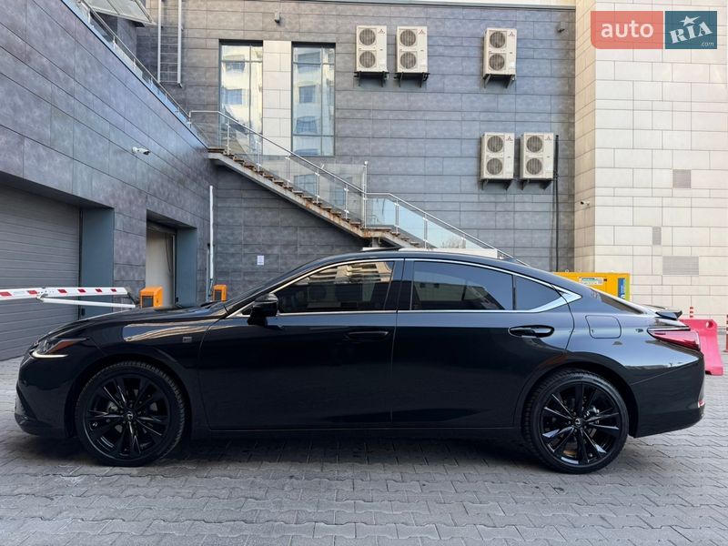 Седан Lexus ES 2024 в Києві