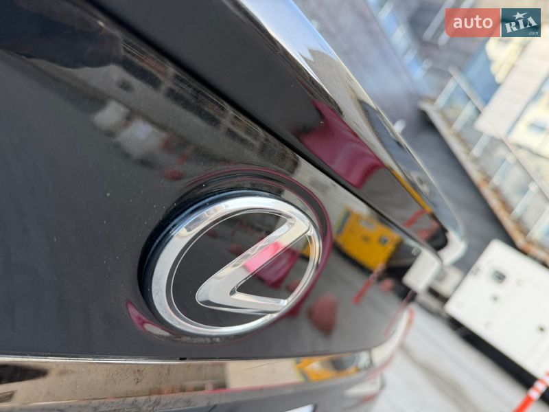 Седан Lexus ES 2024 в Києві
