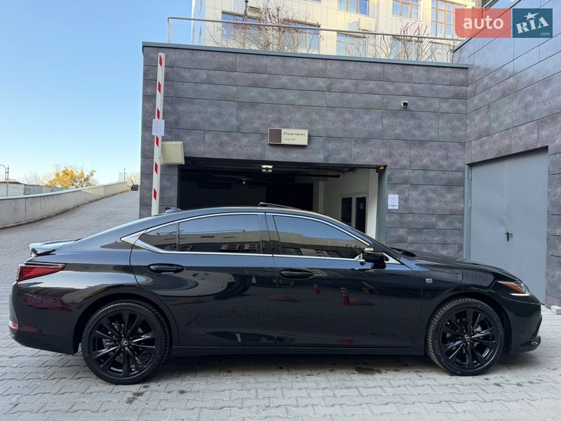 Седан Lexus ES 2024 в Києві