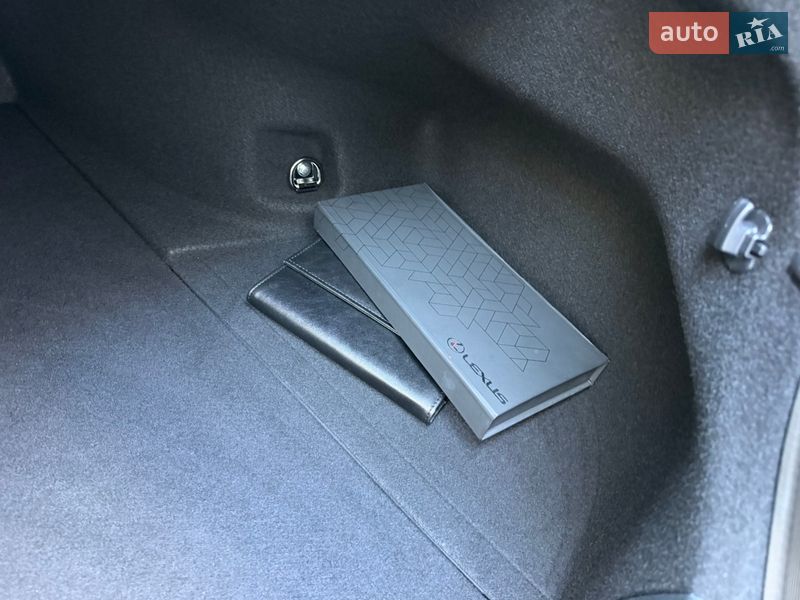 Седан Lexus ES 2024 в Києві