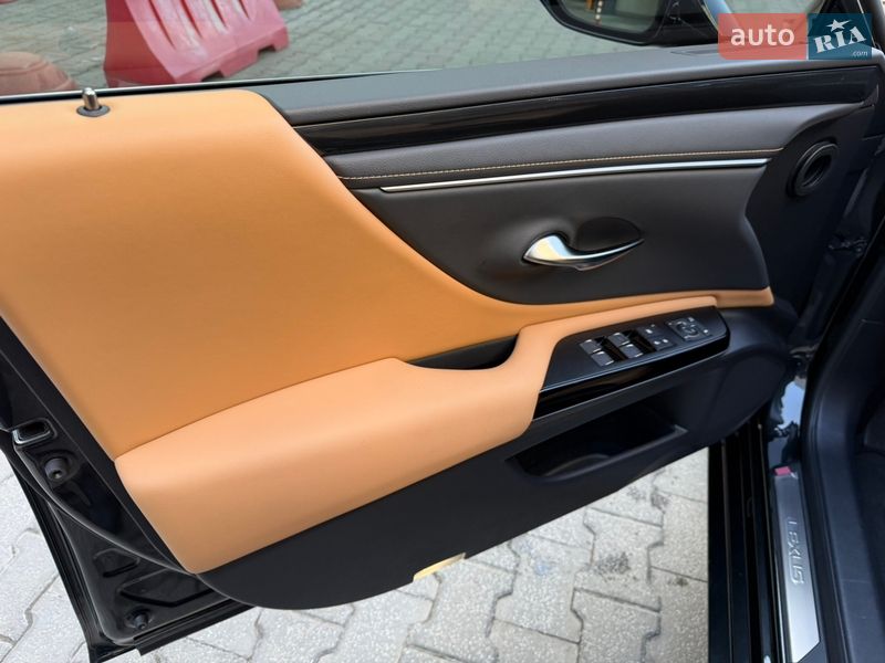 Седан Lexus ES 2024 в Києві