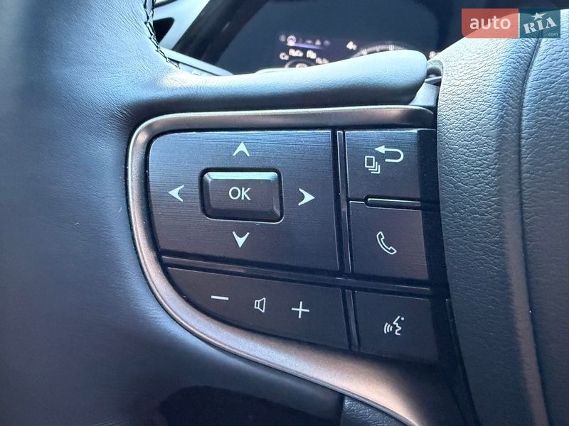 Седан Lexus ES 2024 в Києві