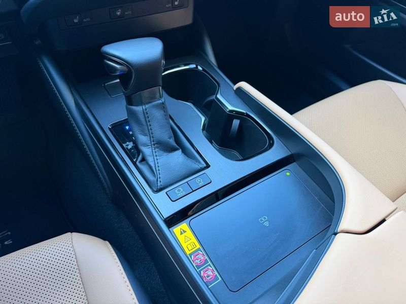 Седан Lexus ES 2024 в Києві