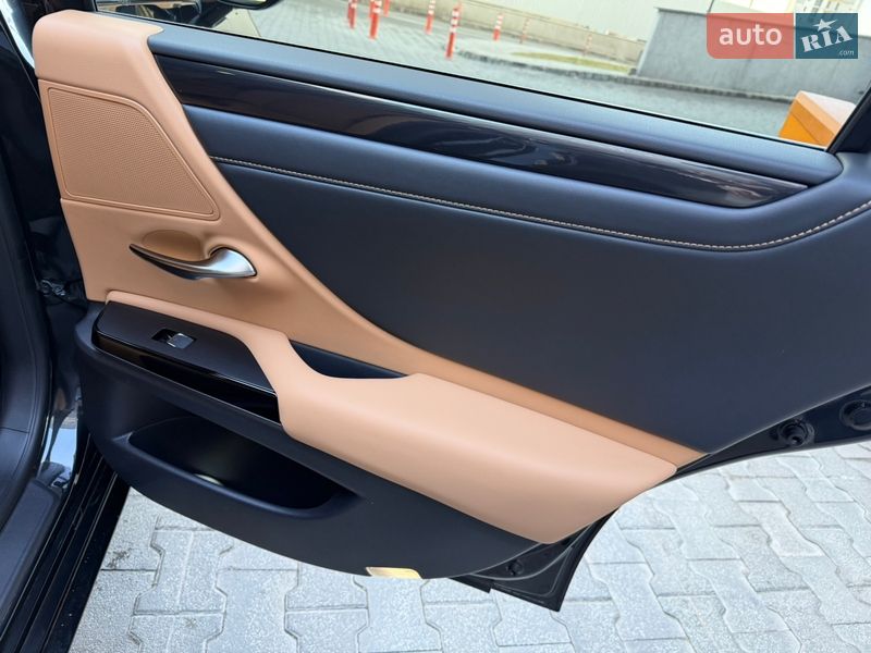 Седан Lexus ES 2024 в Києві