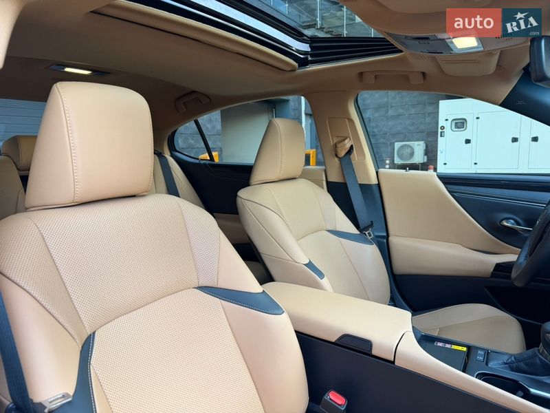 Седан Lexus ES 2024 в Києві