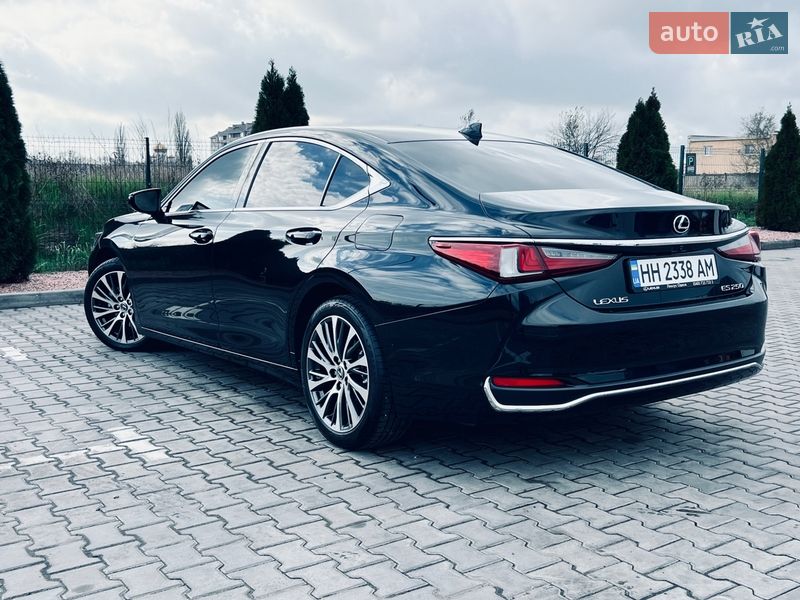 Седан Lexus ES 2021 в Киеве